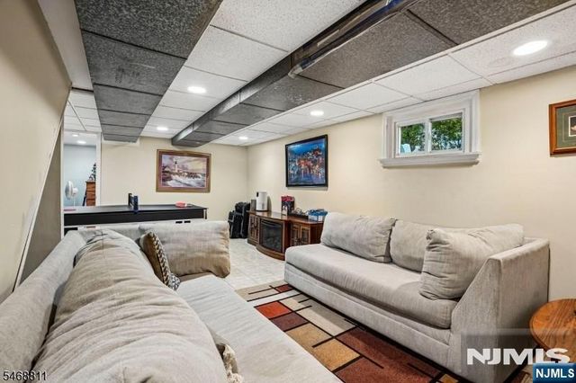 9 Ridgeview Court, Hardyston, NJ 07460
