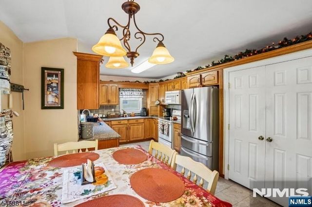 9 Ridgeview Court, Hardyston, NJ 07460
