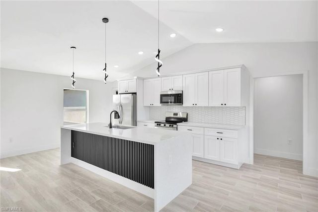 1729 NE 23rd ST, Cape Coral, FL 33909