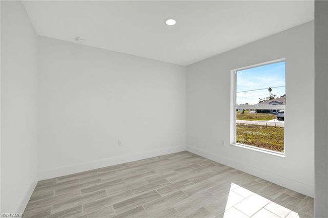 1729 NE 23rd ST, Cape Coral, FL 33909