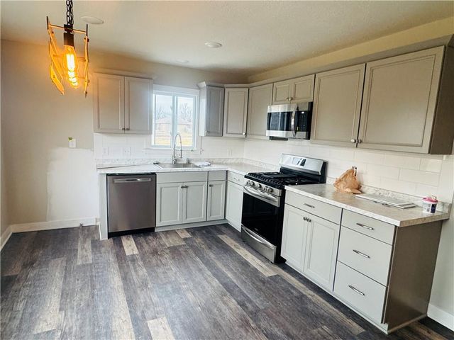 7516 S Arnett Road, Grain Valley, MO 64029