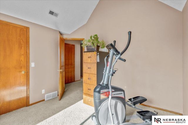 14948 H Street, Omaha, NE 68137