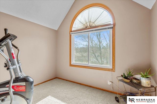 14948 H Street, Omaha, NE 68137