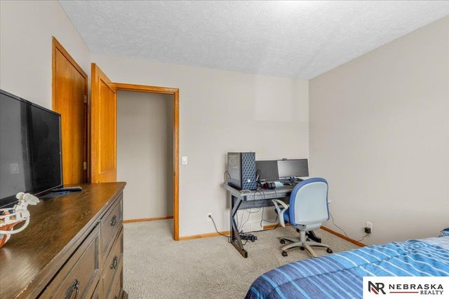 14948 H Street, Omaha, NE 68137