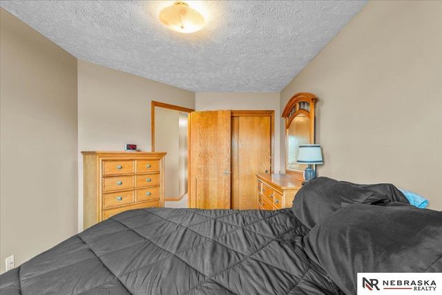 14948 H Street, Omaha, NE 68137