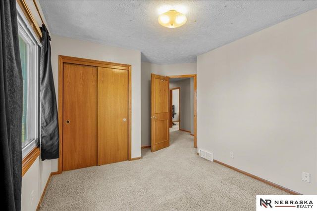 14948 H Street, Omaha, NE 68137