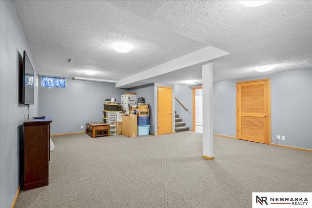 14948 H Street, Omaha, NE 68137