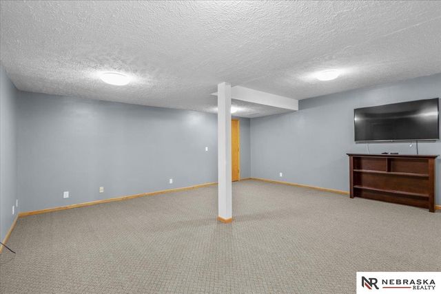 14948 H Street, Omaha, NE 68137