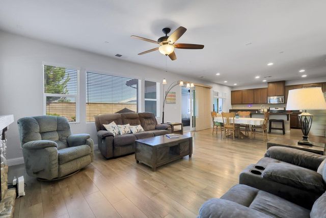 848 Calico Dr, Rocklin, CA 95765