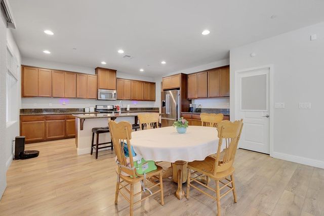 848 Calico Dr, Rocklin, CA 95765