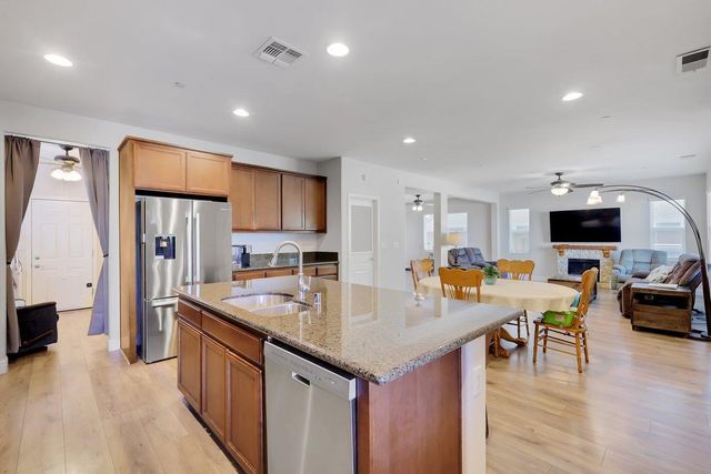 848 Calico Dr, Rocklin, CA 95765