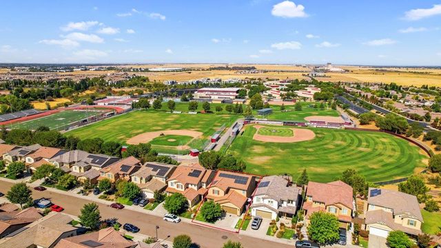 848 Calico Dr, Rocklin, CA 95765