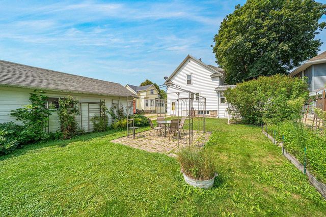 107 W 16TH AVENUE, Oshkosh, WI 54902