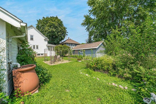 107 W 16TH AVENUE, Oshkosh, WI 54902