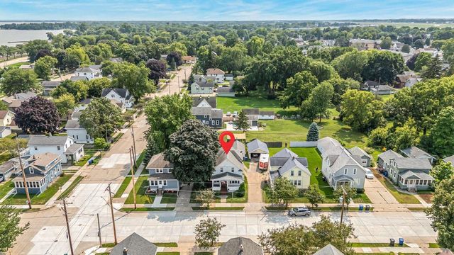 107 W 16TH AVENUE, Oshkosh, WI 54902