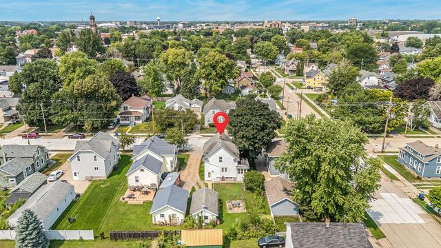 107 W 16TH AVENUE, Oshkosh, WI 54902