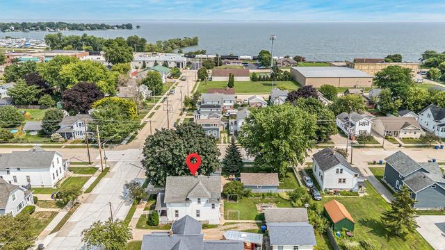107 W 16TH AVENUE, Oshkosh, WI 54902
