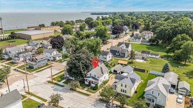 107 W 16TH AVENUE, Oshkosh, WI 54902