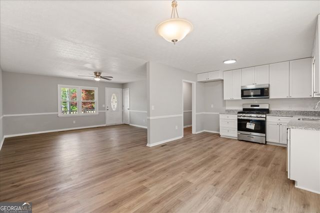 33 Russell Lane, Carrollton, GA 30116