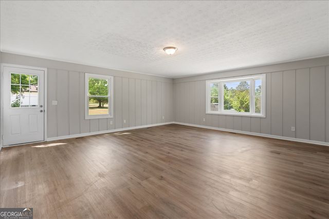 33 Russell Lane, Carrollton, GA 30116