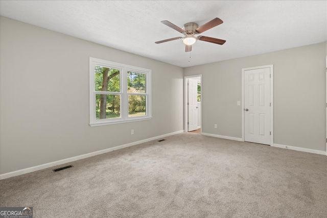 33 Russell Lane, Carrollton, GA 30116