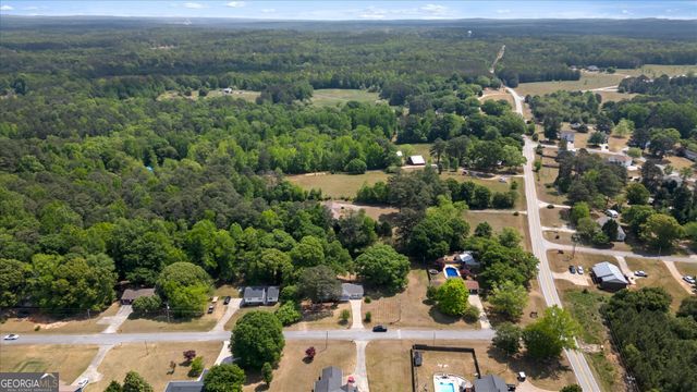 33 Russell Lane, Carrollton, GA 30116