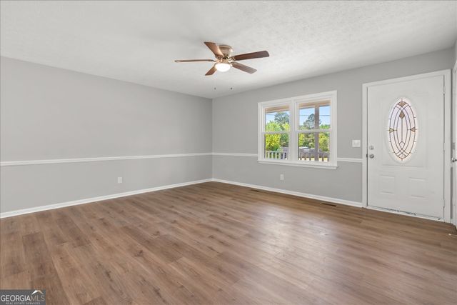 33 Russell Lane, Carrollton, GA 30116