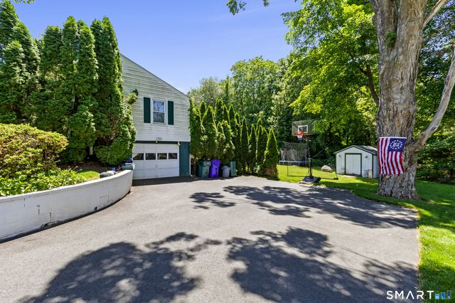 16 Westview Drive, Bethel, CT 06801