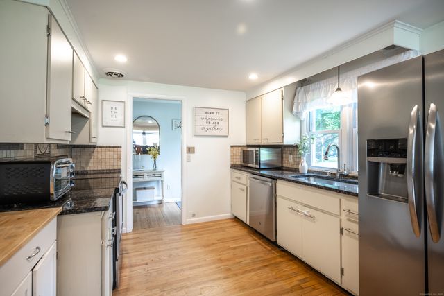 16 Westview Drive, Bethel, CT 06801
