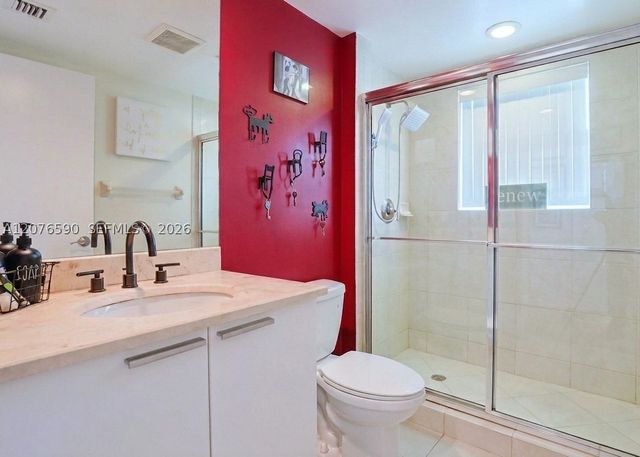 15051 Royal Oaks Ln 401, North Miami, FL 33181