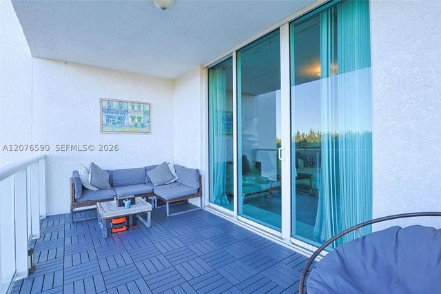 15051 Royal Oaks Ln 401, North Miami, FL 33181