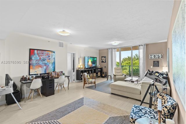 15051 Royal Oaks Ln 401, North Miami, FL 33181