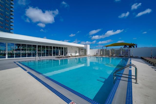 15051 Royal Oaks Ln 401, North Miami, FL 33181
