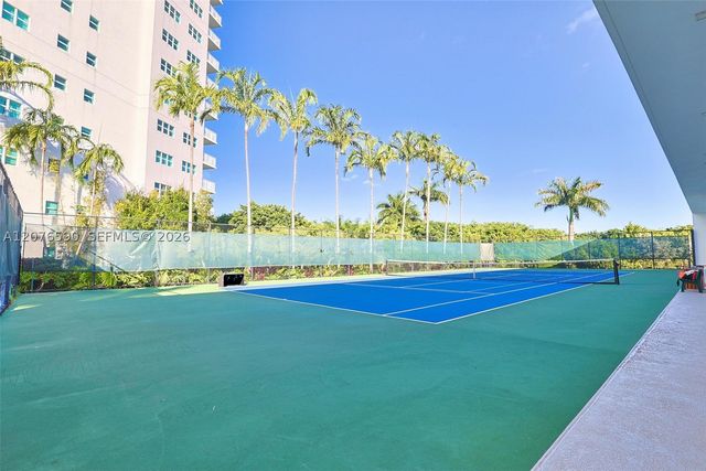 15051 Royal Oaks Ln 401, North Miami, FL 33181