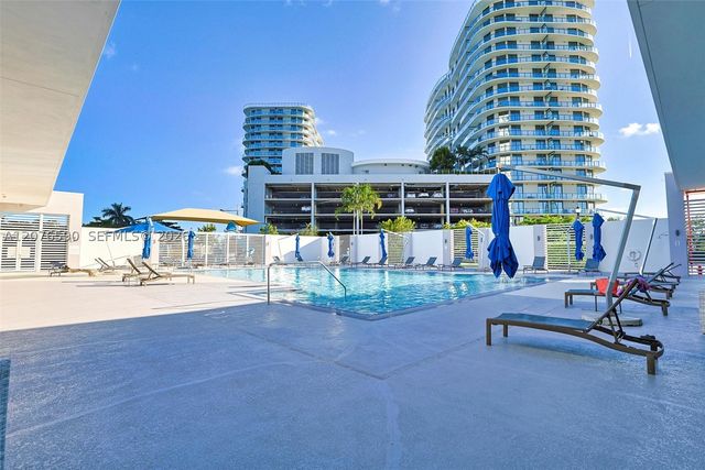 15051 Royal Oaks Ln 401, North Miami, FL 33181