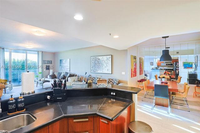 15051 Royal Oaks Ln 401, North Miami, FL 33181