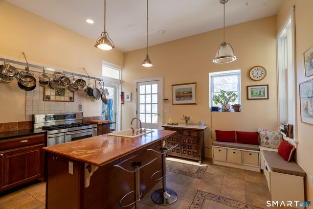 8 West Mystic Avenue, Groton, CT 06355