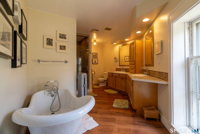 8 West Mystic Avenue, Groton, CT 06355