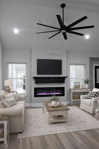 516 N Hackberry Ave, Luling, TX 78648