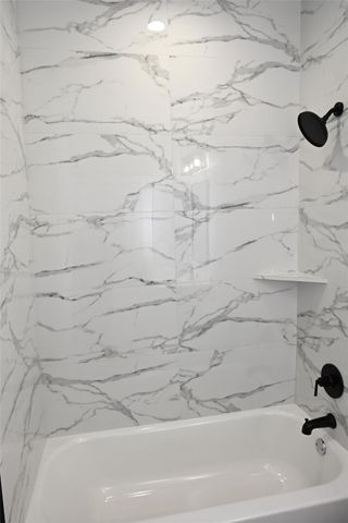 516 N Hackberry Ave, Luling, TX 78648