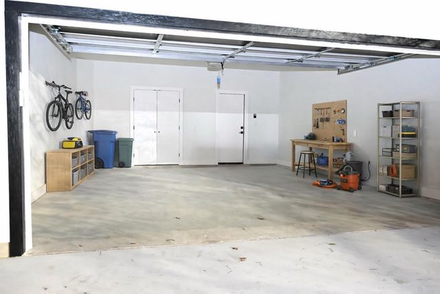 516 N Hackberry Ave, Luling, TX 78648