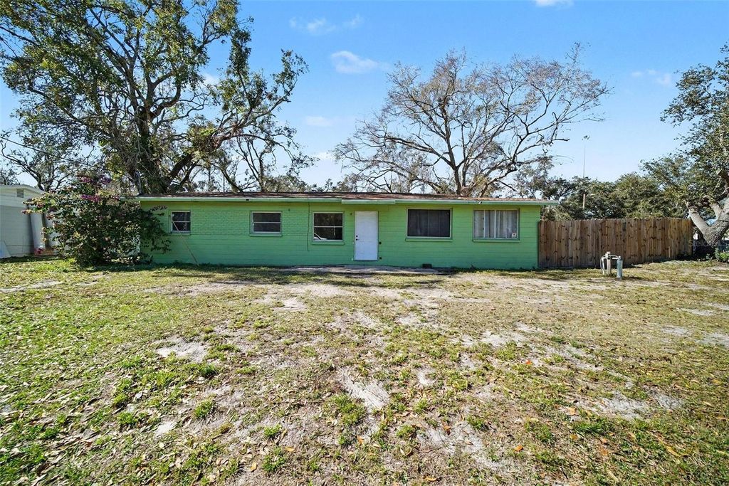 Image 2 of property listing at 5016 GARDEN LANE, Tampa, FL 33610