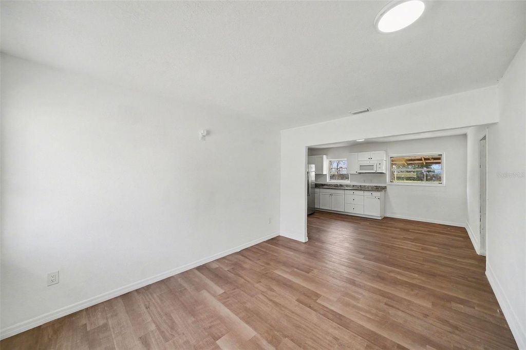 Image 11 of property listing at 5016 GARDEN LANE, Tampa, FL 33610