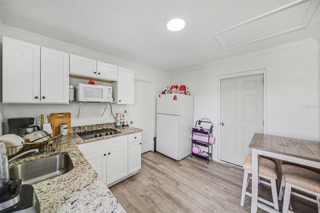 Image 13 of property listing at 5016 GARDEN LANE, Tampa, FL 33610