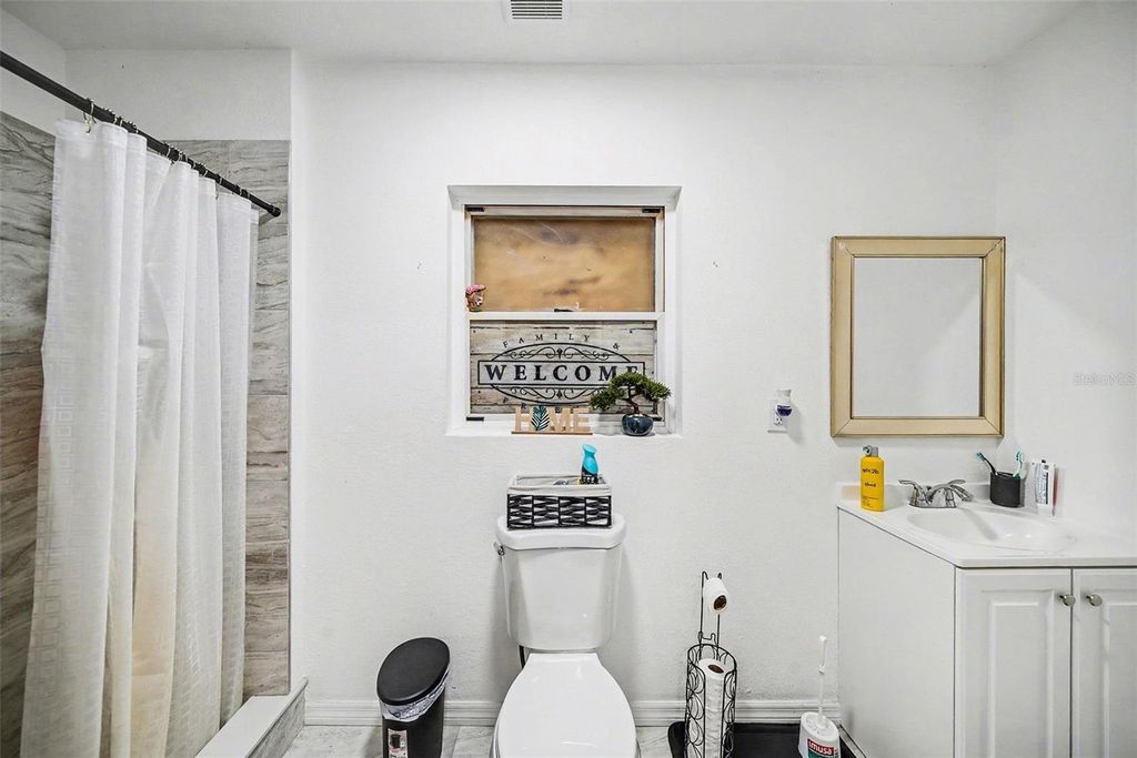 Image 20 of property listing at 5016 GARDEN LANE, Tampa, FL 33610