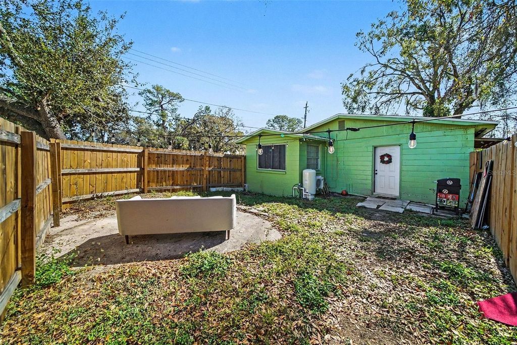 Image 23 of property listing at 5016 GARDEN LANE, Tampa, FL 33610