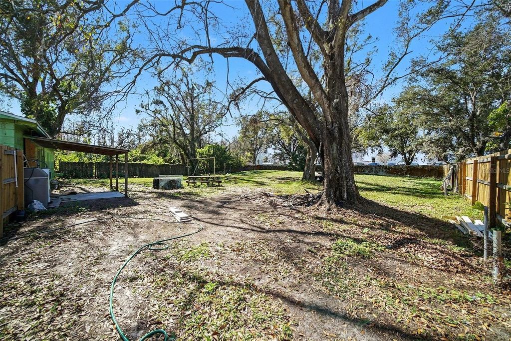 Image 24 of property listing at 5016 GARDEN LANE, Tampa, FL 33610