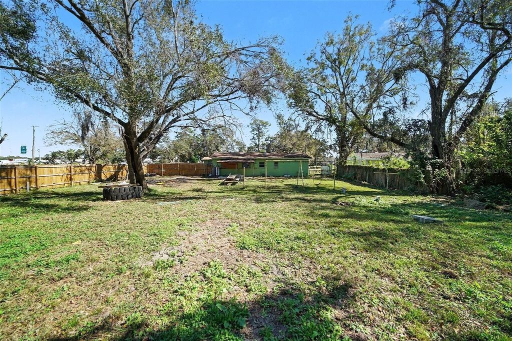 Image 25 of property listing at 5016 GARDEN LANE, Tampa, FL 33610