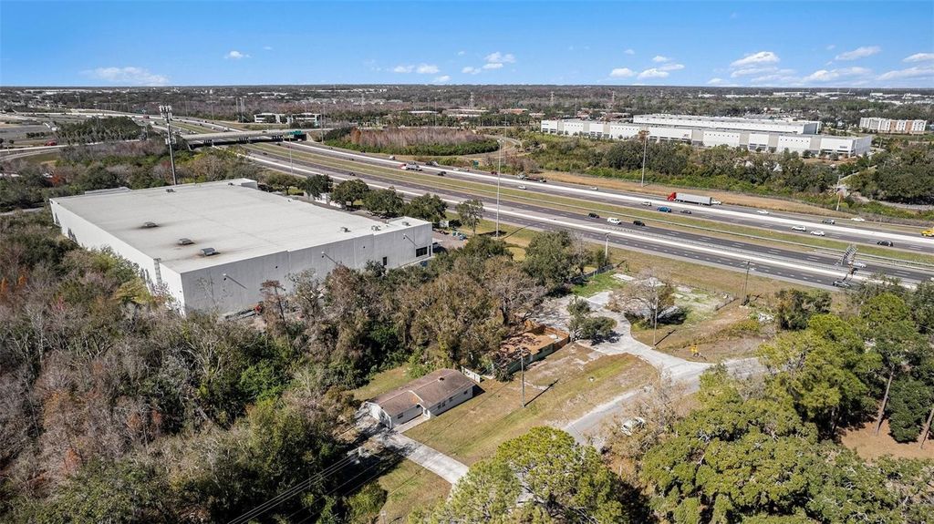 Image 34 of property listing at 5016 GARDEN LANE, Tampa, FL 33610