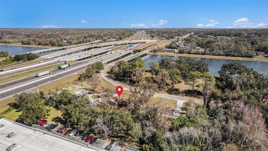 Image 38 of property listing at 5016 GARDEN LANE, Tampa, FL 33610